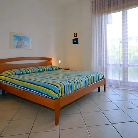 Charming Flat Only 50m From The With Parking Отель
